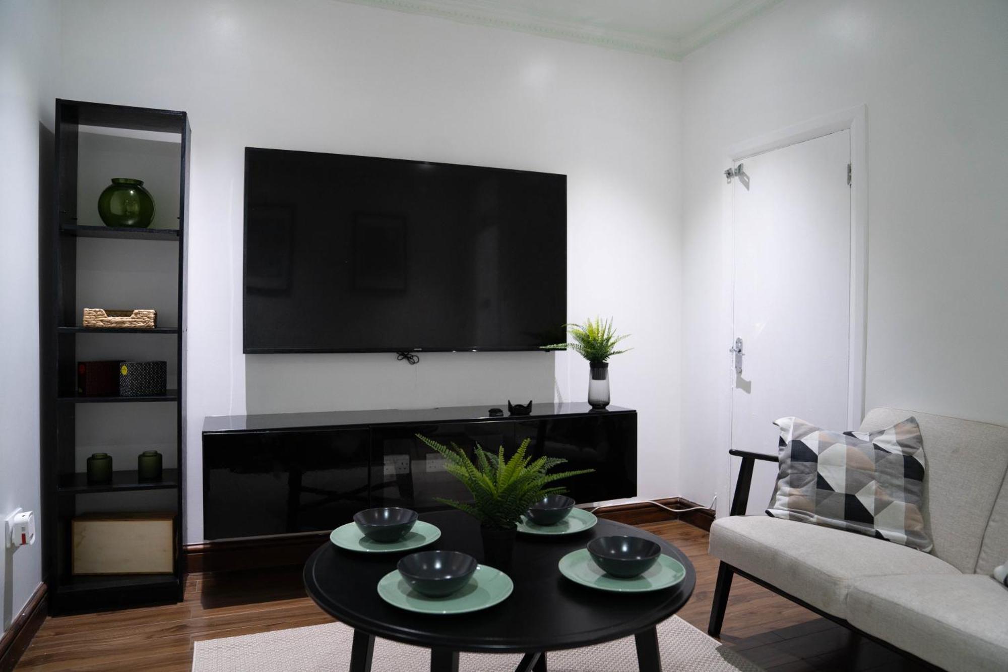 Modern, Cozy 3-bed House In Perfect For Families, Contractors And Groups! Londres