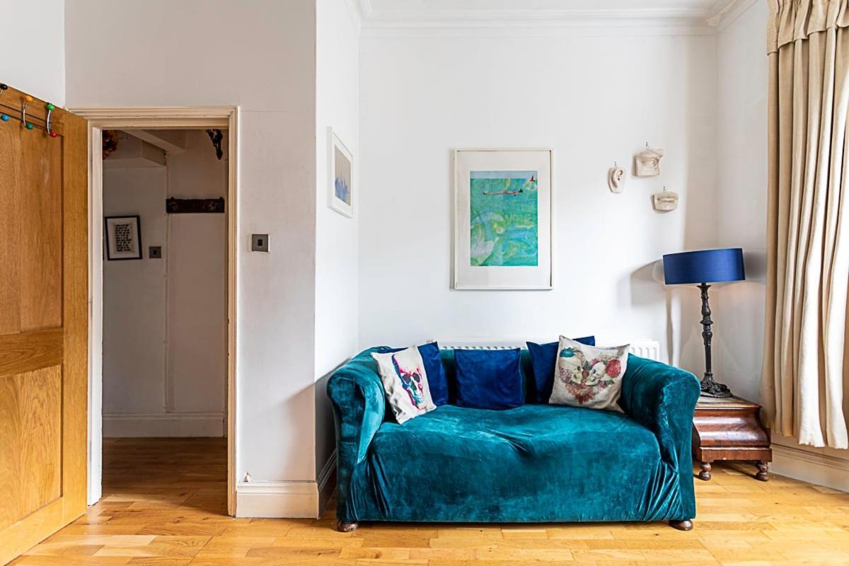 Charming Acton Dollhouse * Londres