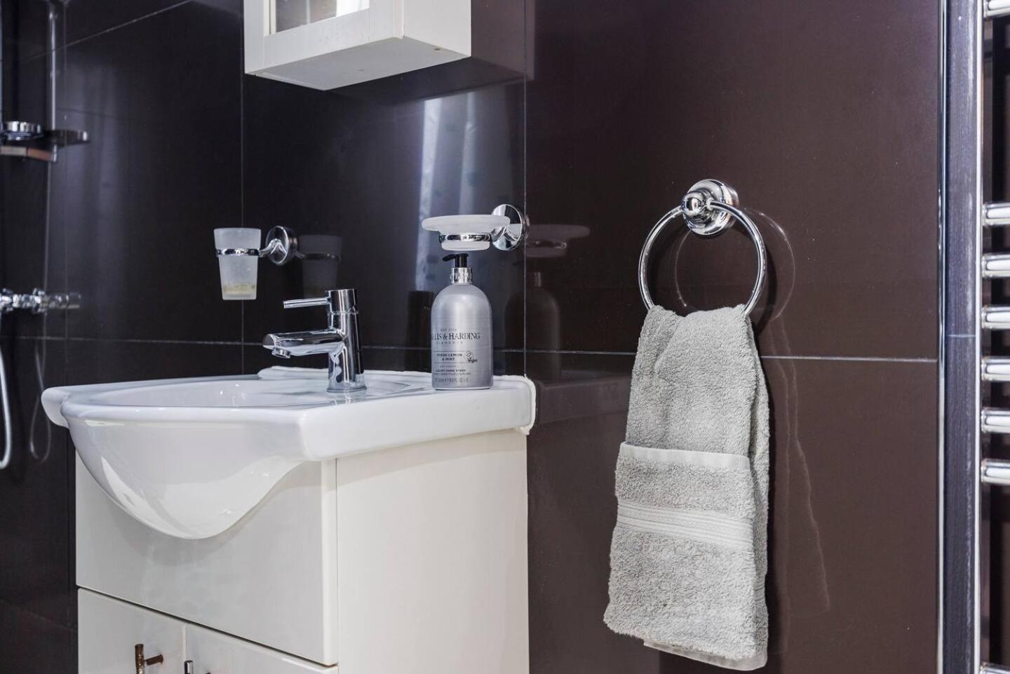 Three Bedroom 3 Bathroom In Kensington Londres