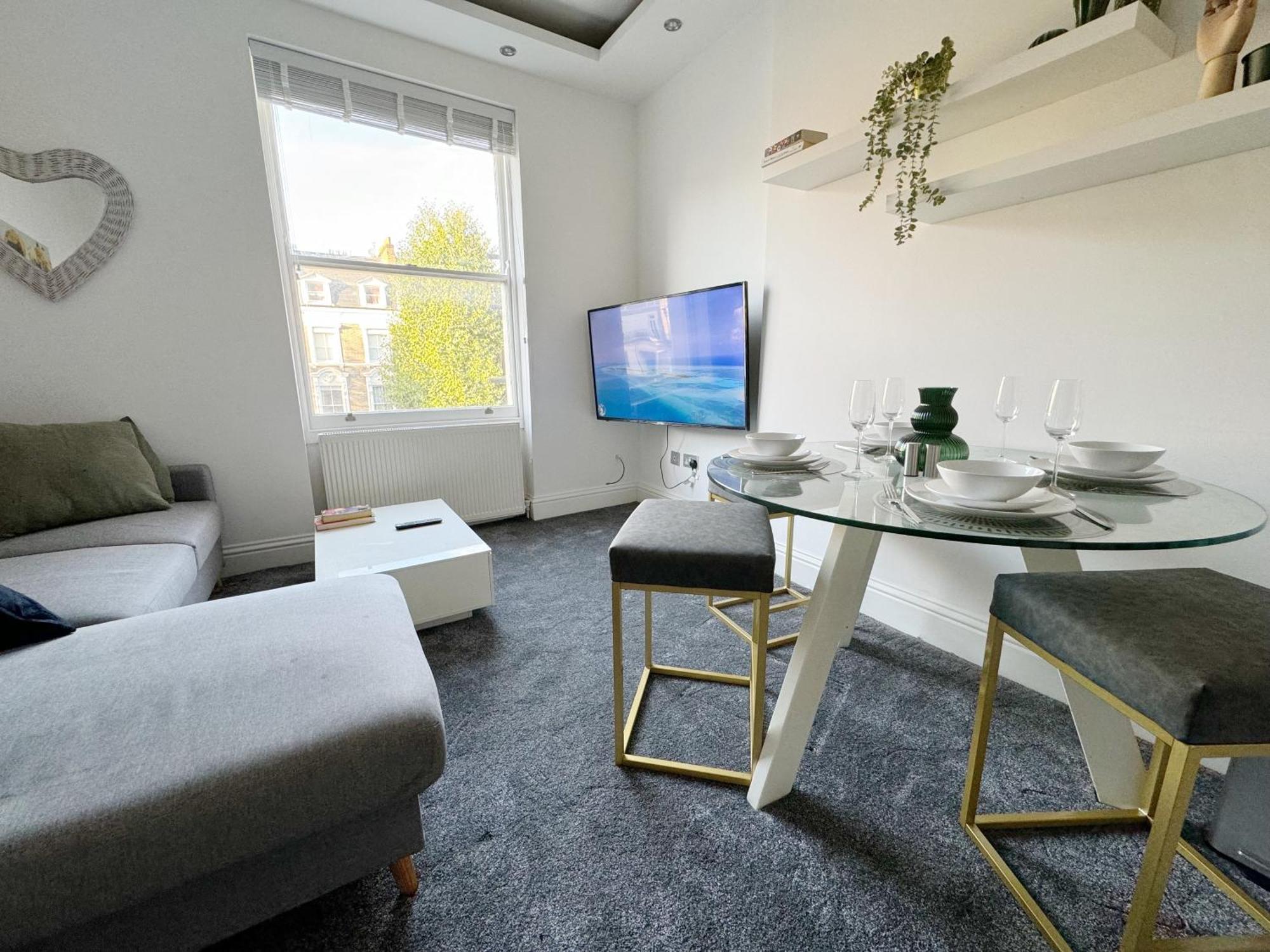 Apartamento Stylish 2-bed Flat W Kitchen And Cosy Living Space Londres