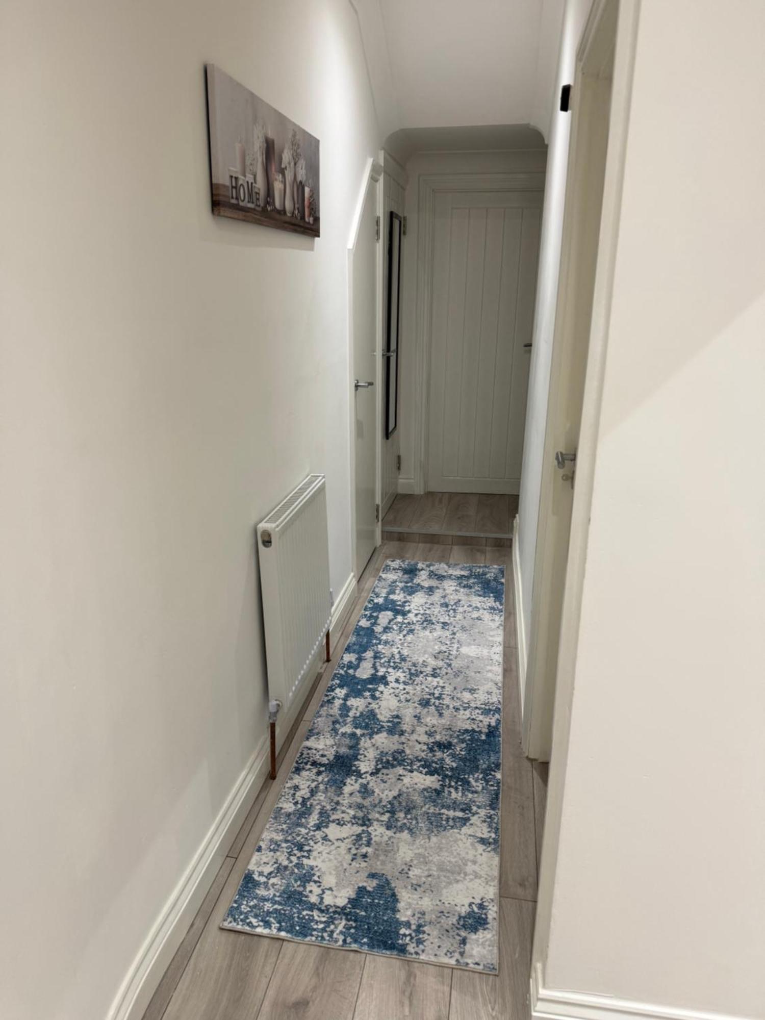 Modern 2-bed Flat Sleeps Up To 5 *