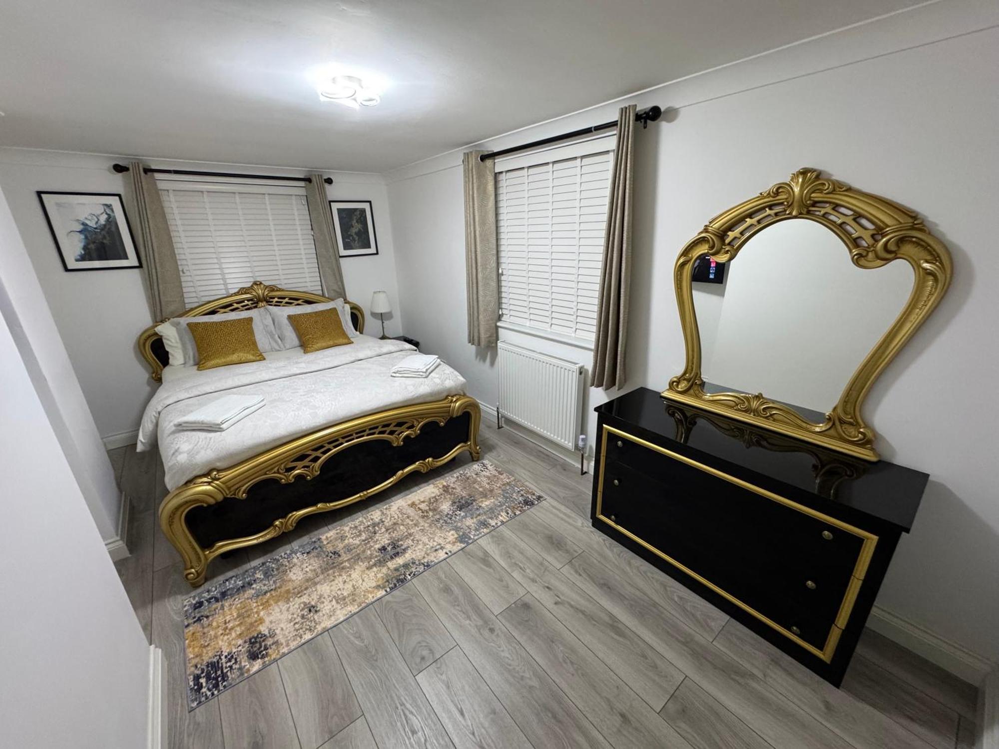 Modern 2-bed Flat Sleeps Up To 5 London