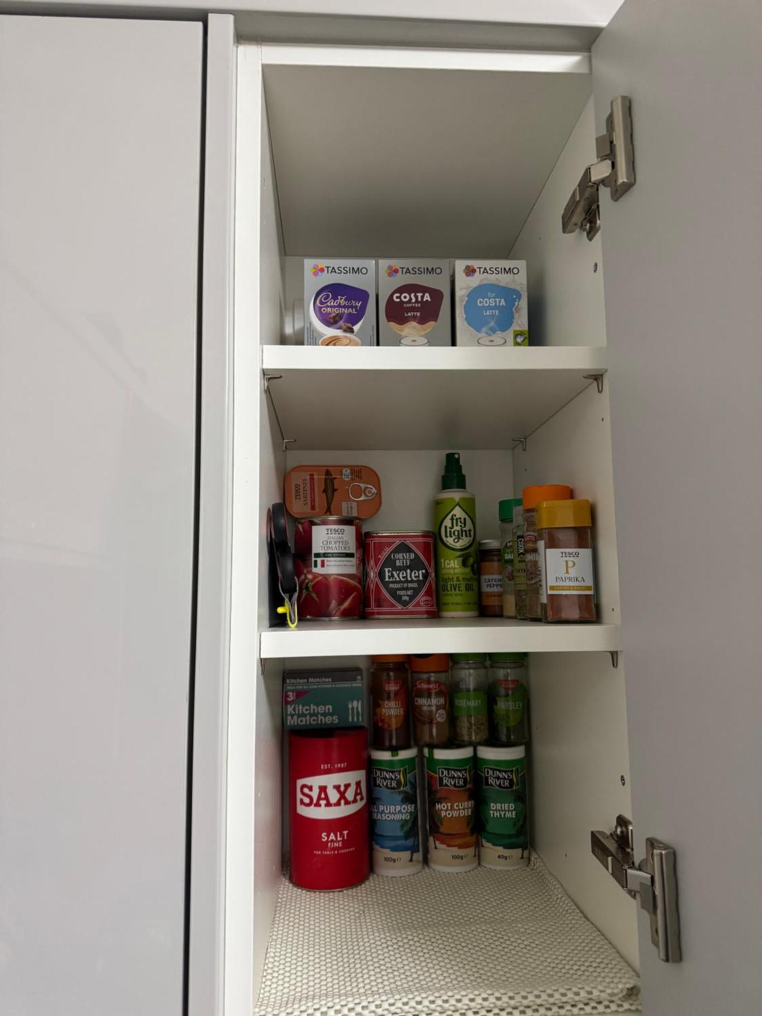 Modern 2-bed Flat Sleeps Up To 5 * London