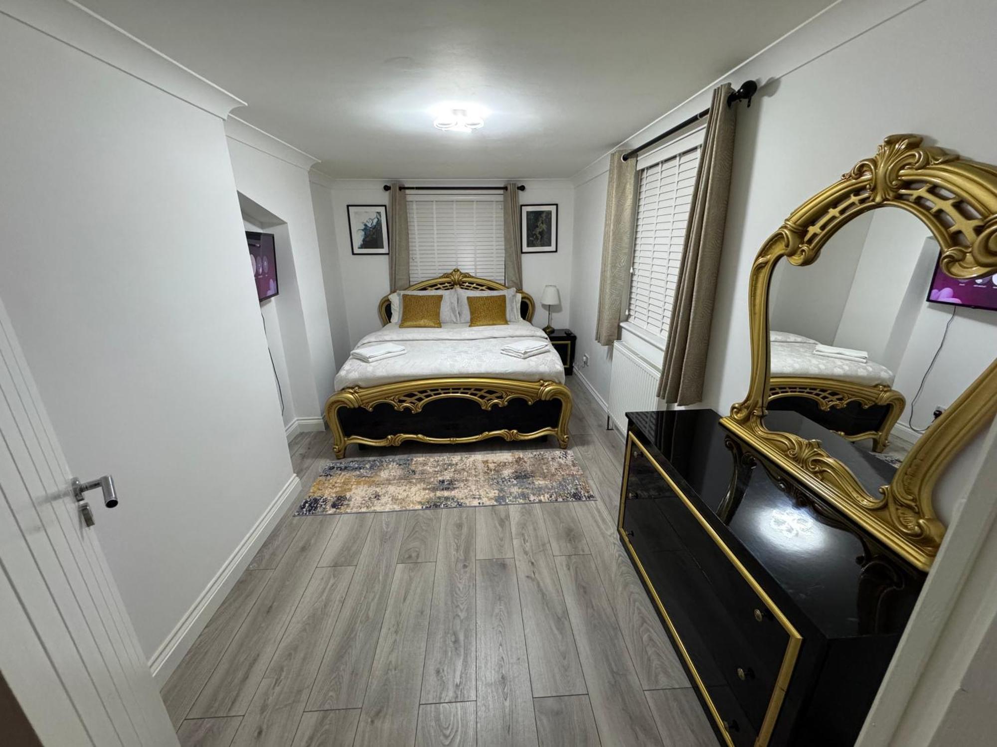Apartment Modern 2-bed Flat Sleeps Up To 5