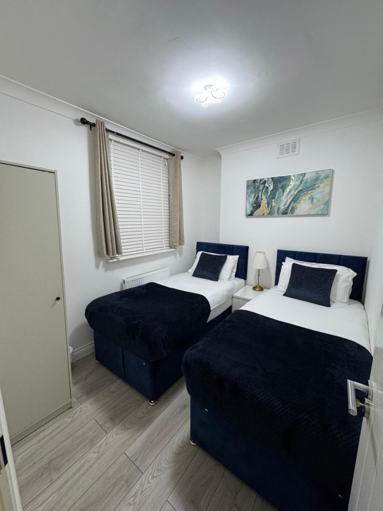 Modern 2-bed Flat Sleeps Up To 5 Apartment