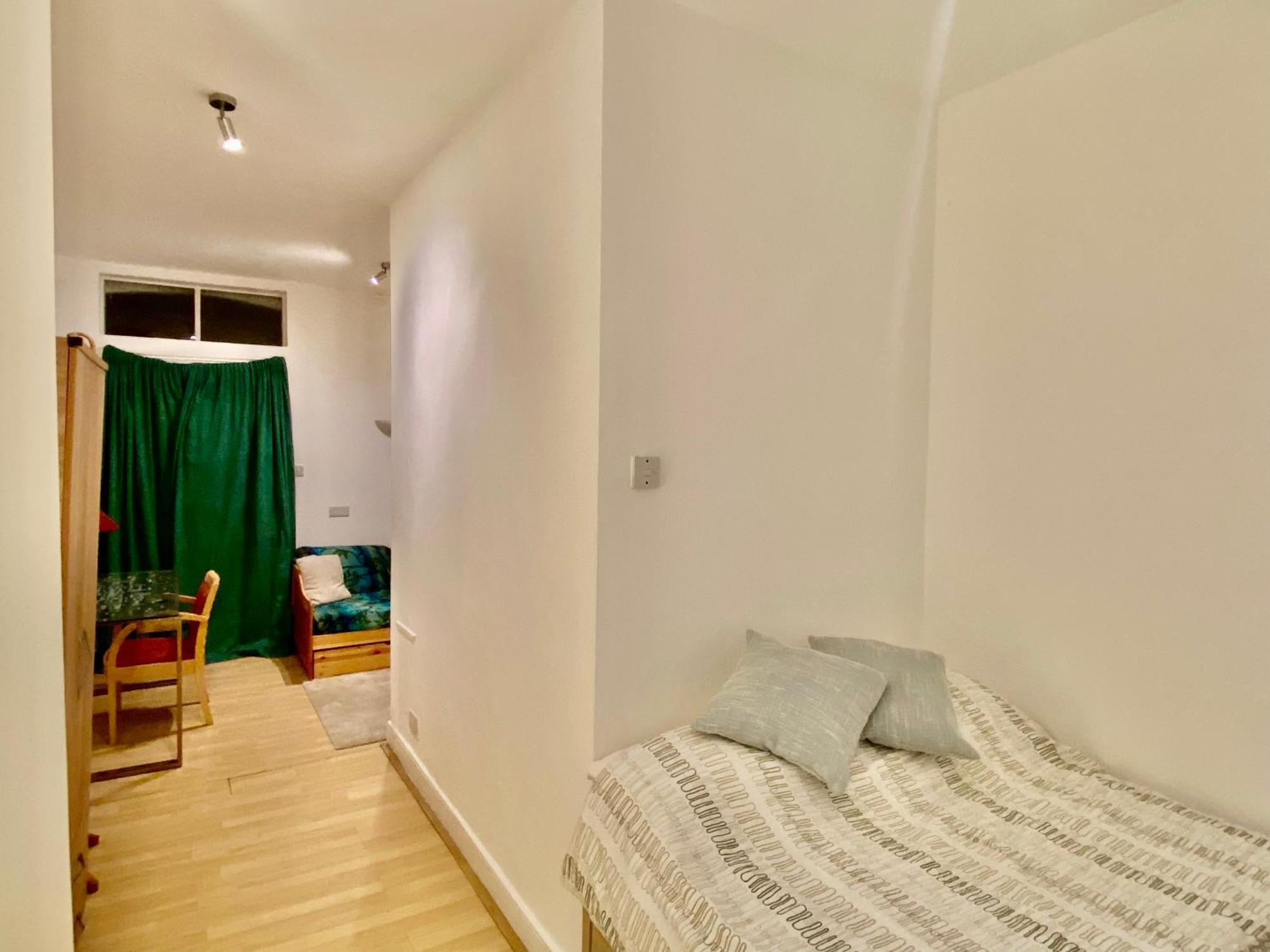 Spacious In Earls Court Londen