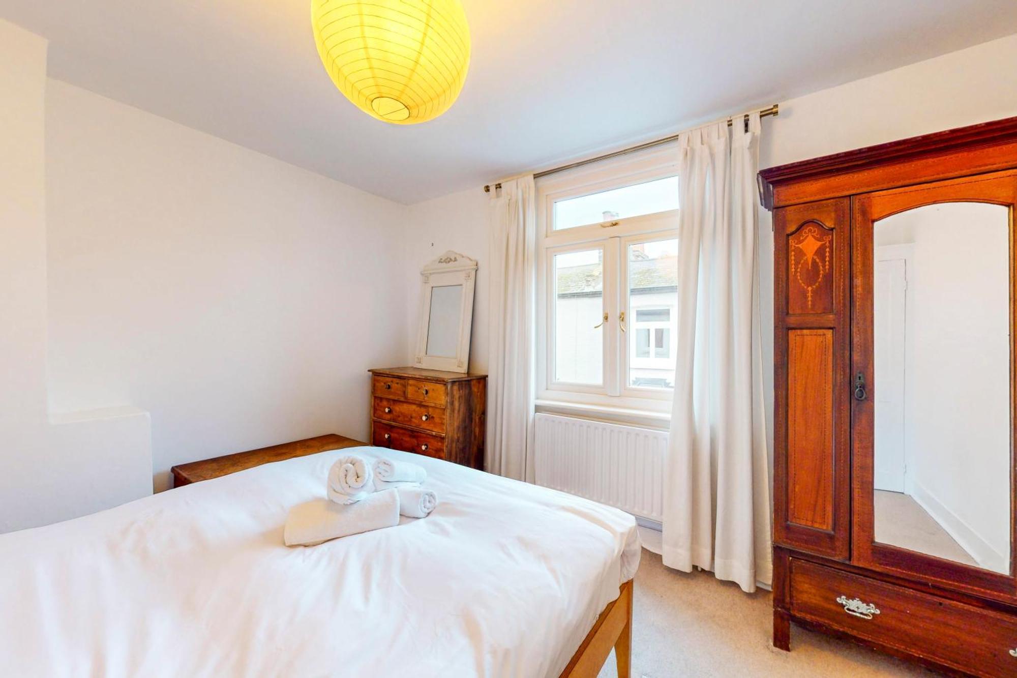 Tranquil 2bed With Communal Garden Near Train Station Hébergement de vacances *