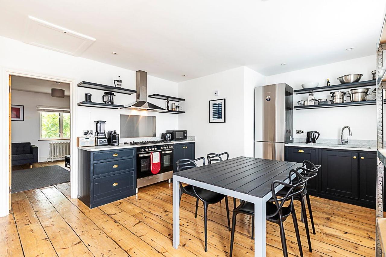 Stylish Chiswick With A Private Terrace