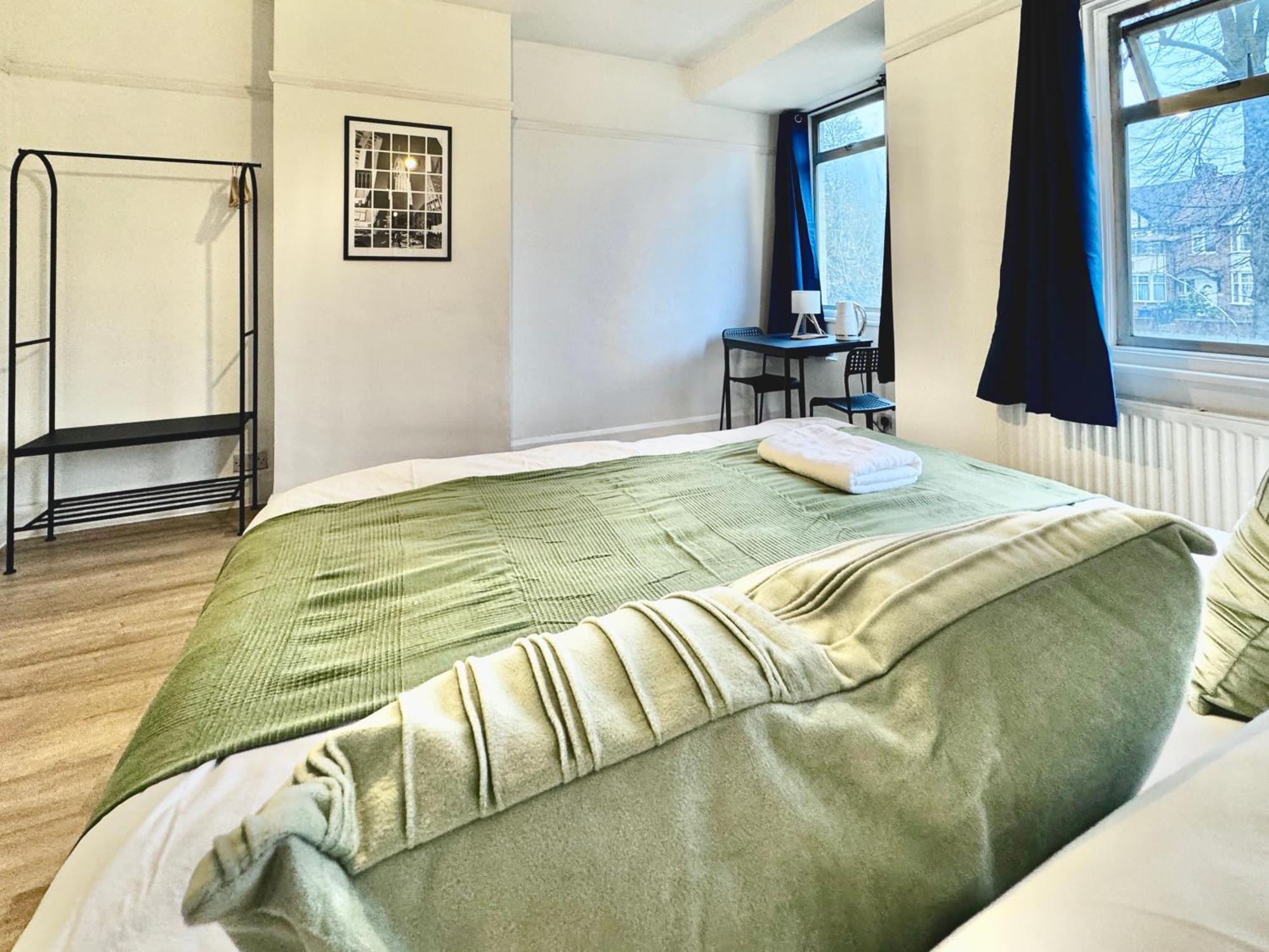 Pensión Maberic Housing West Gem Your Connection *
