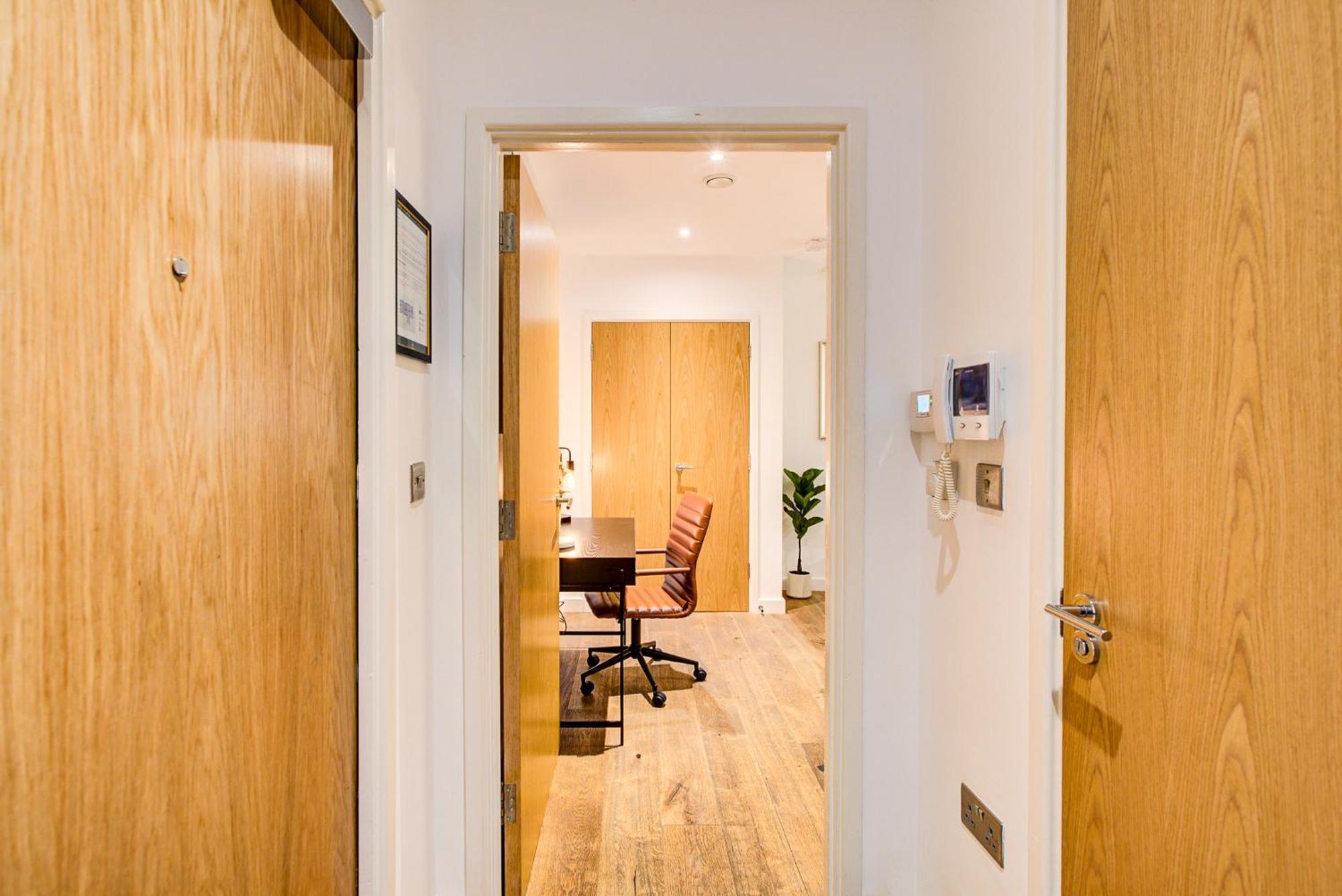 Hybrid Resi - London, Greenwich Near O2 Arena *