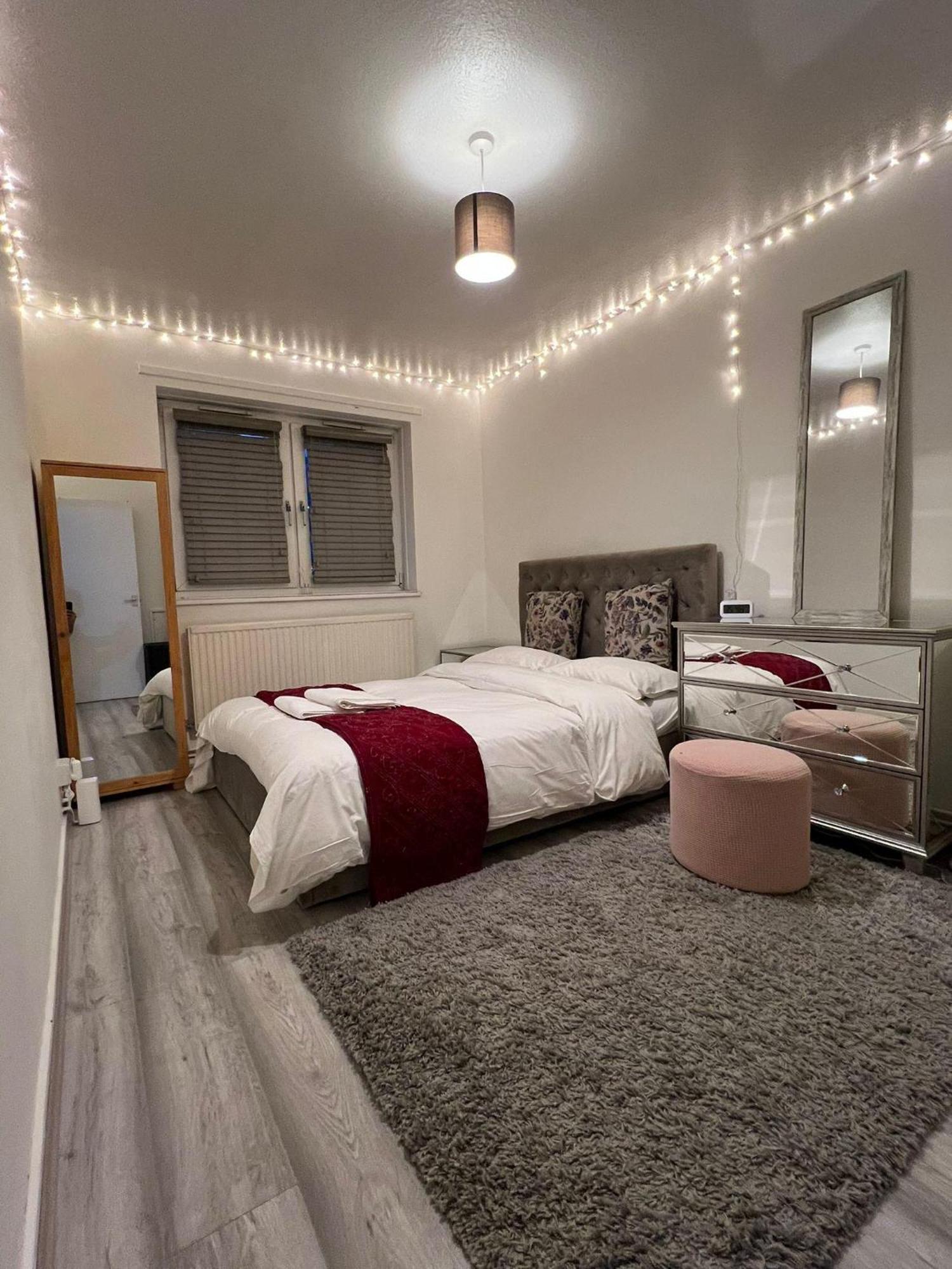 Flat-sleep2bathtub-netflix-heart Of London-balcony *