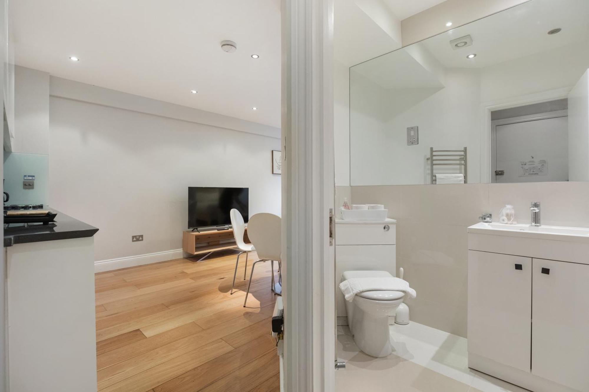 16 Nell Gywnn - Chelsea Londres