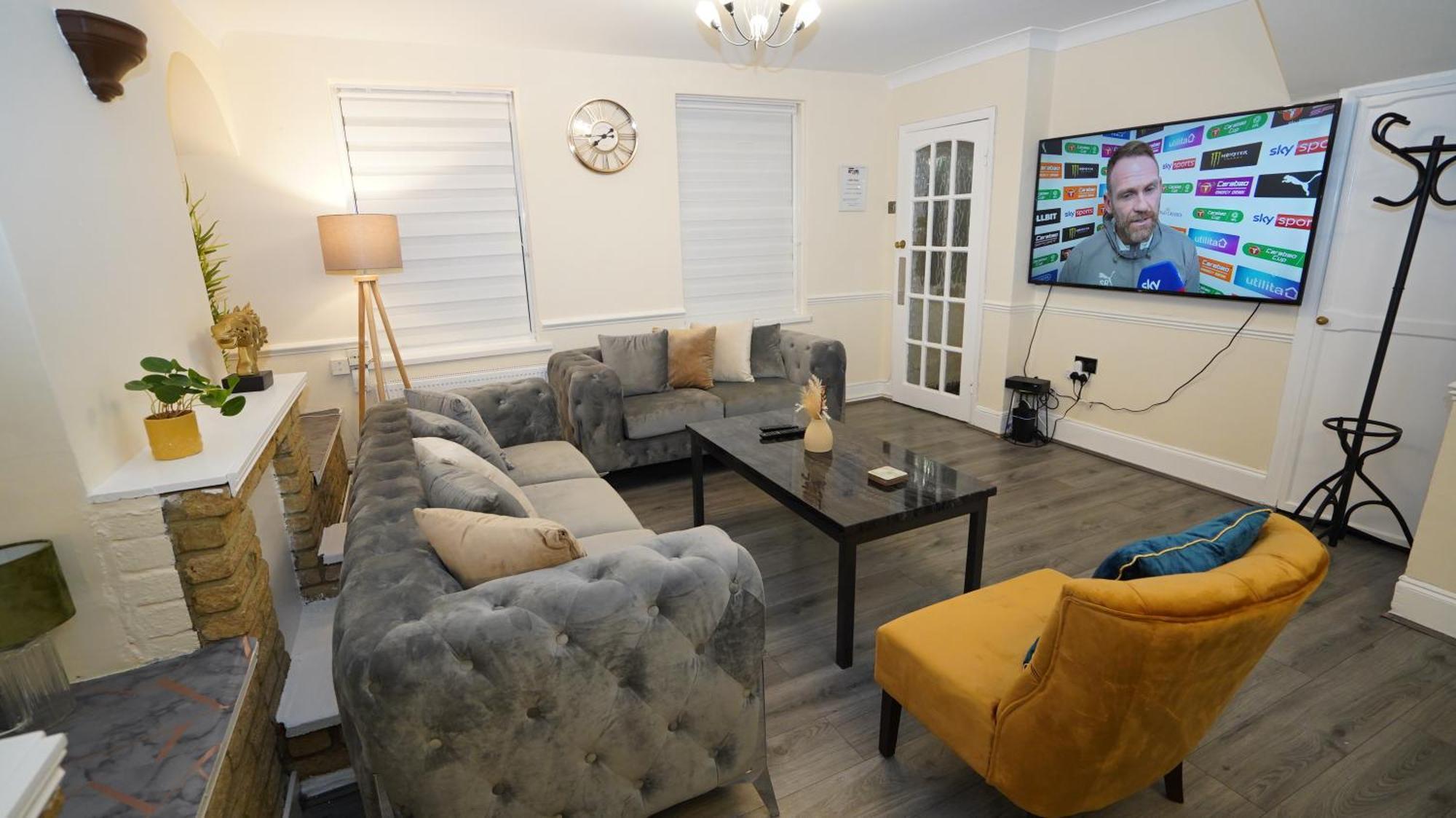 3 Bedroom House Canary Wharf Free Parking Free Wifi All Over Uk Hébergement de vacances *