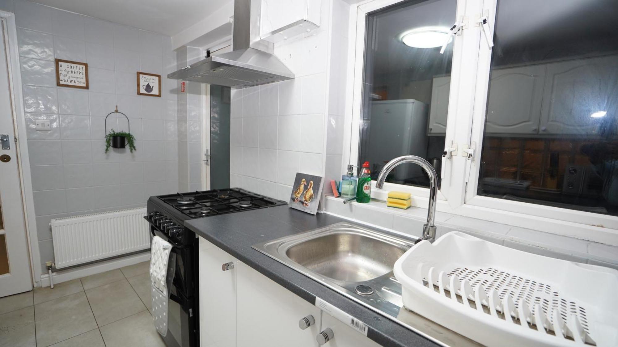 3 Bedroom House Canary Wharf Free Parking Free Wifi All Over Uk Londres
