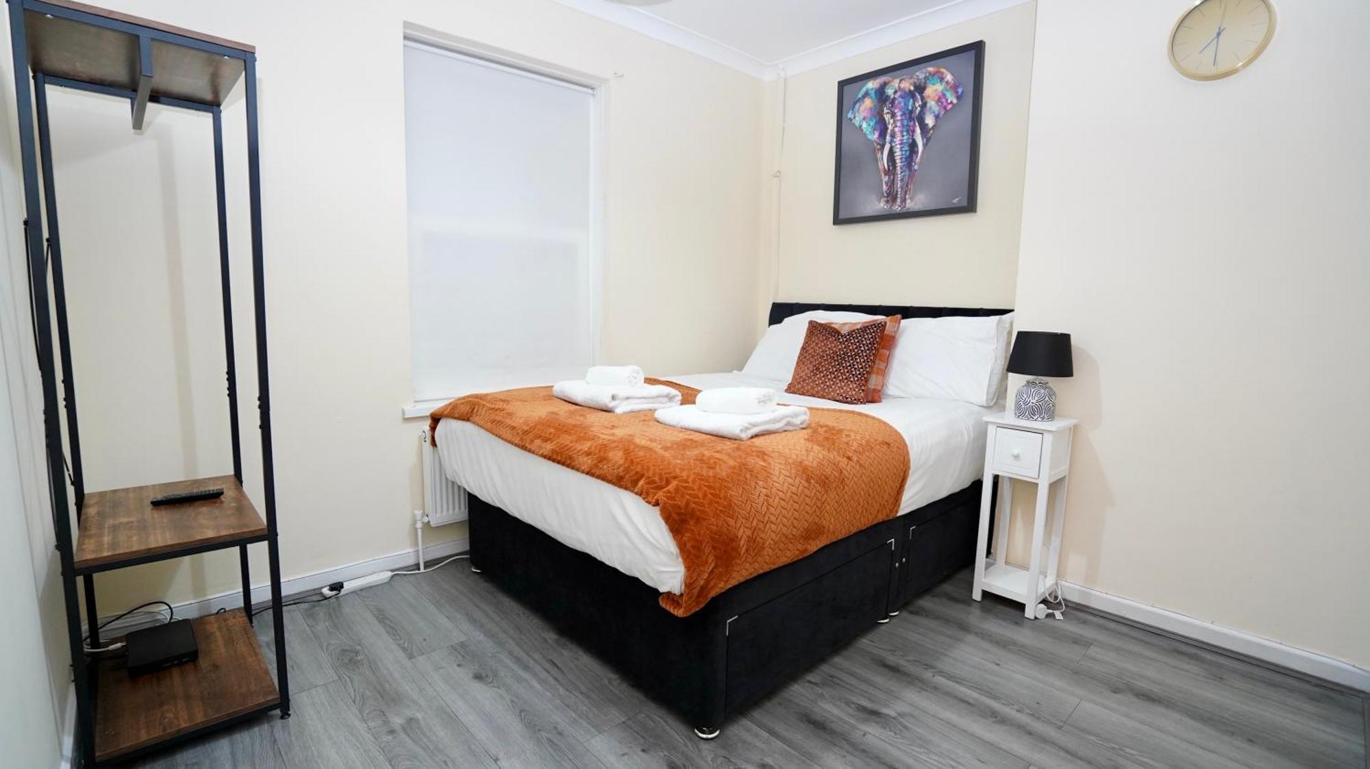 3 Bedroom House Canary Wharf Free Parking Free Wifi All Over Uk Hébergement de vacances *