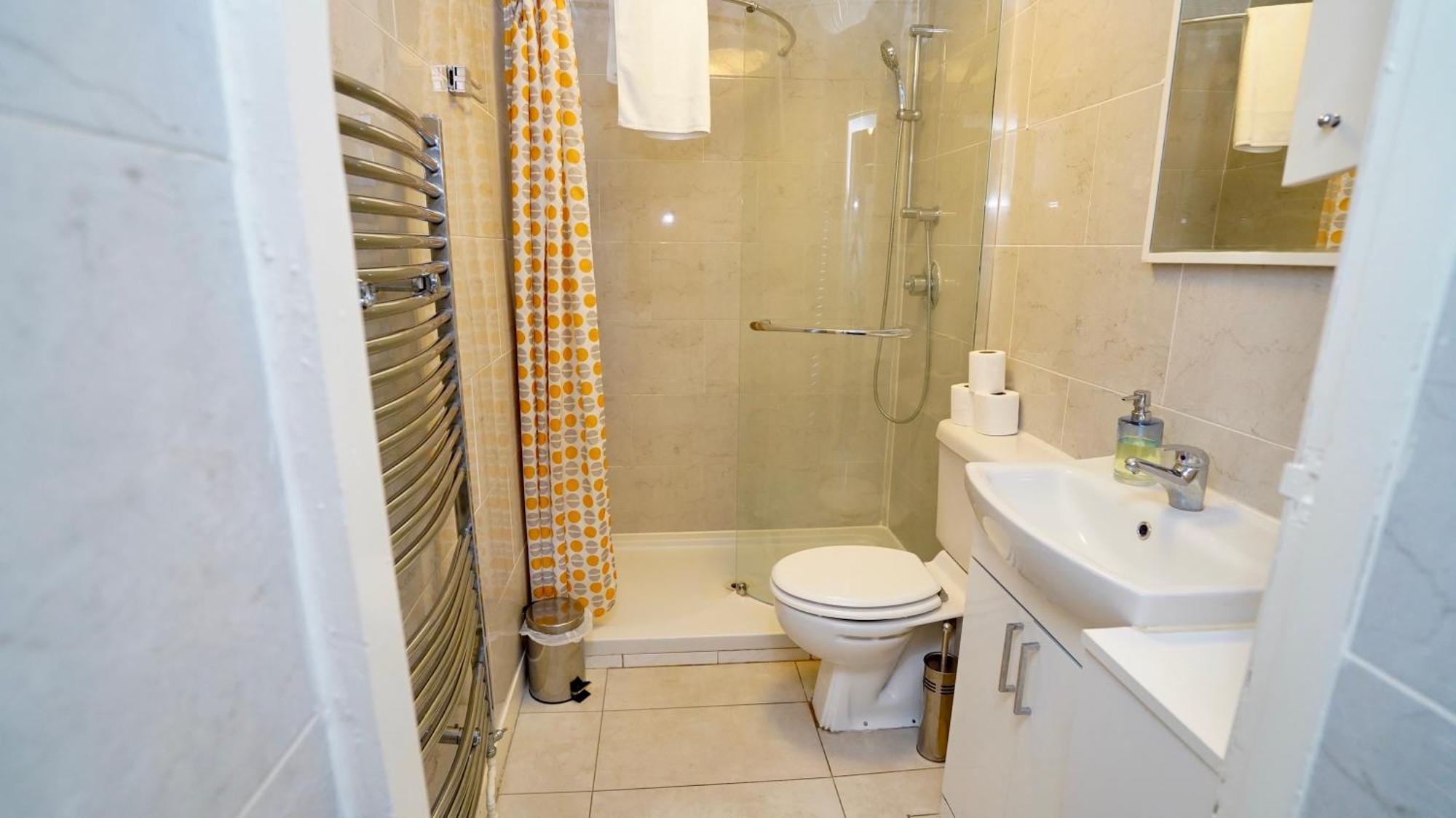 3 Bedroom House Canary Wharf Free Parking Free Wifi All Over Uk * Londres