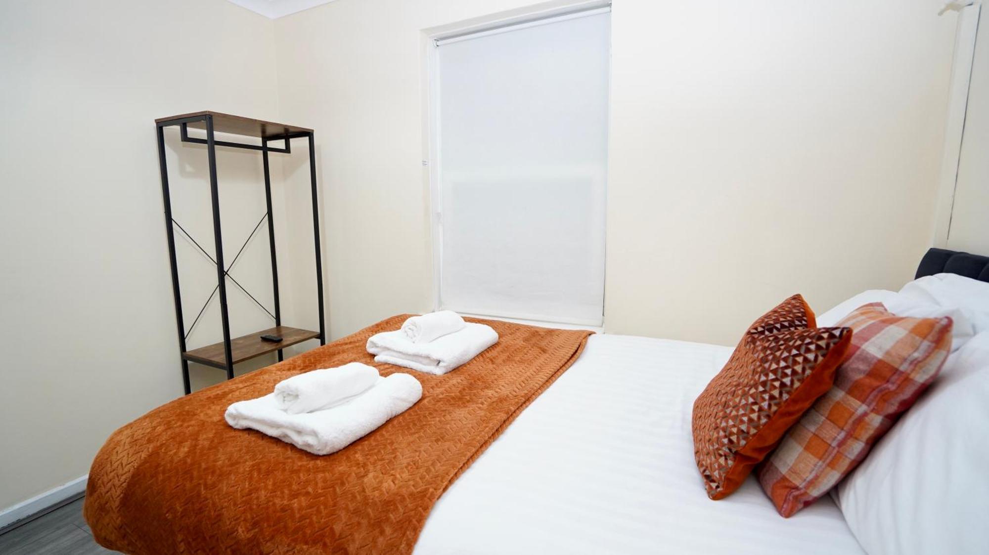 3 Bedroom House Canary Wharf Free Parking Free Wifi All Over Uk Hébergement de vacances