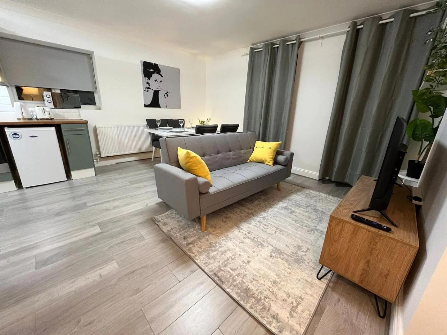 Apartment Stylish Getaway In *