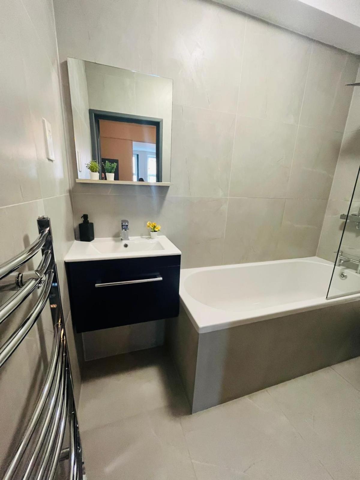 Kilburn Guest 167 Guest house London