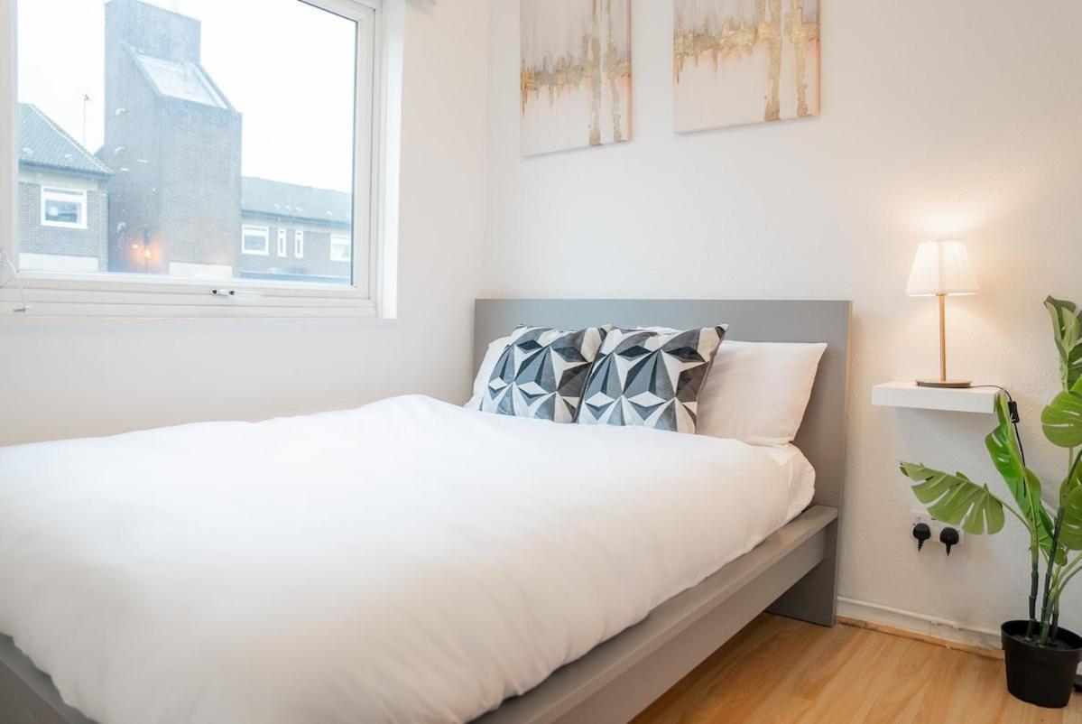 Large Cozy 4 Bedroom House In Holiday home *