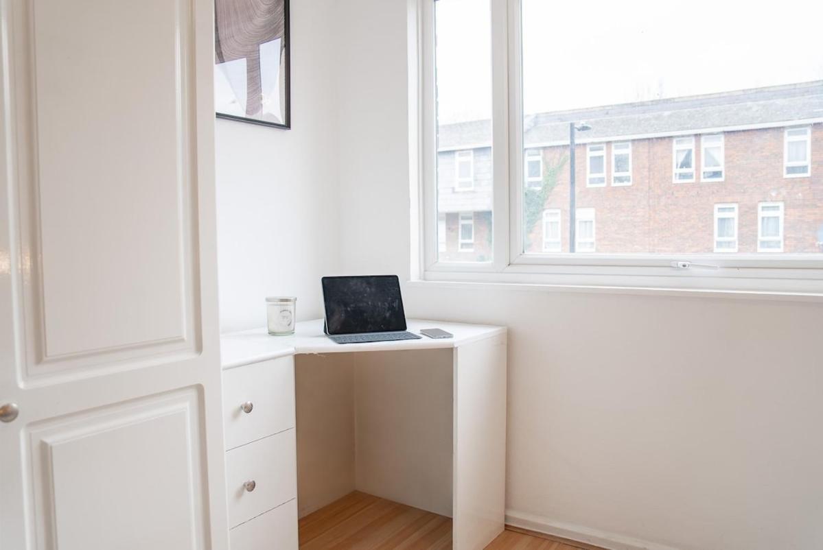 Large Cozy 4 Bedroom House In Holiday home London