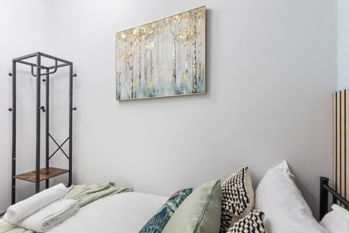Modern 2 Bed In Bow With Garden Londres