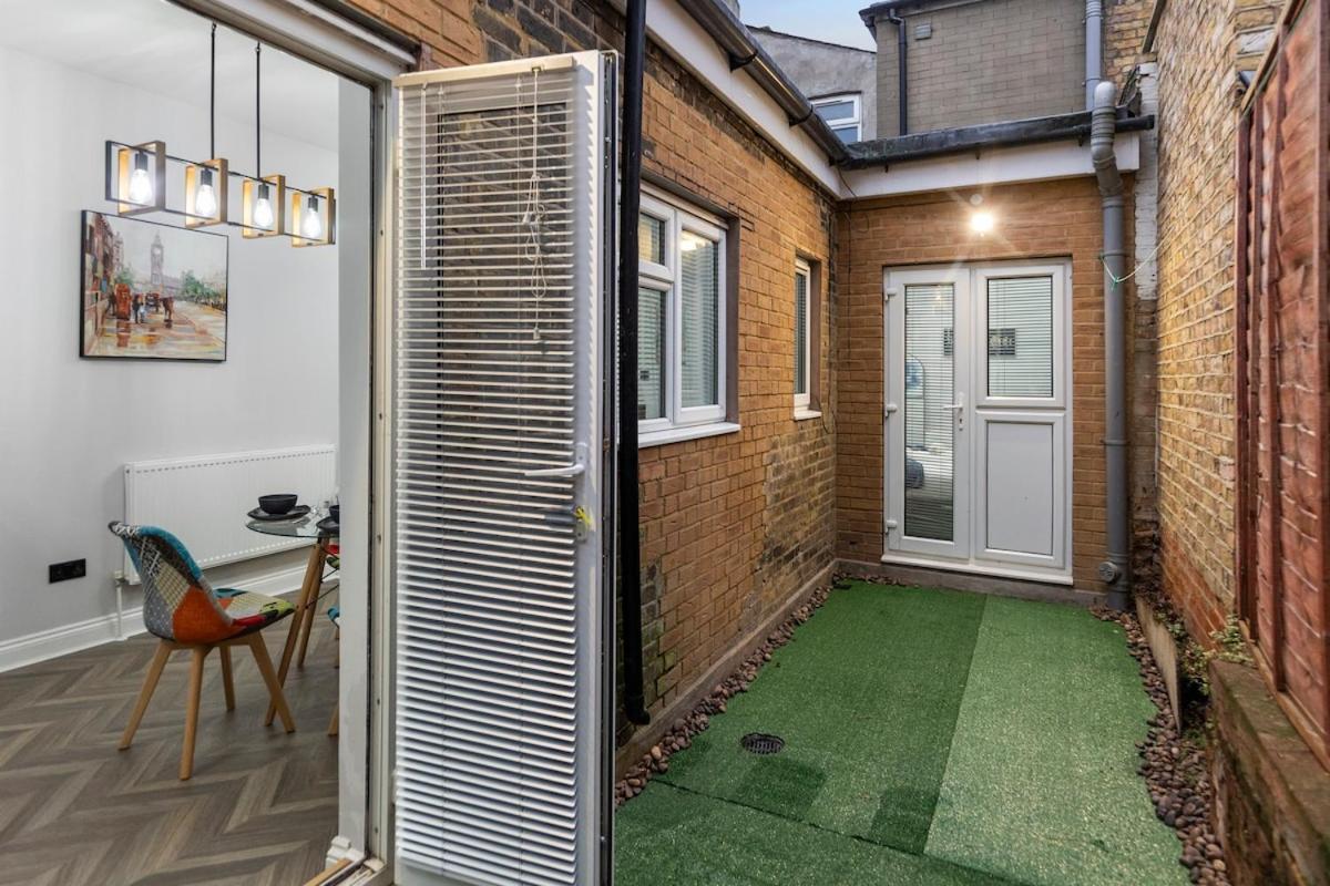 Modern 2 Bed In Bow With Garden Londres