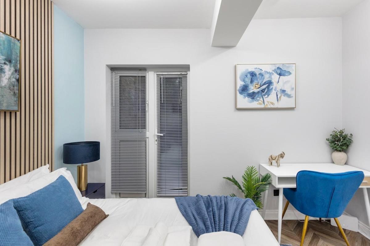 Modern 2 Bed In Bow With Garden Londres
