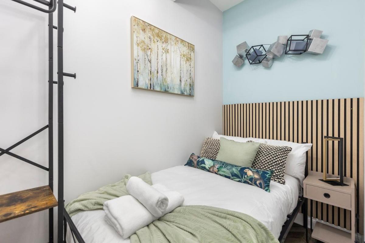 Modern 2 Bed In Bow With Garden Londres