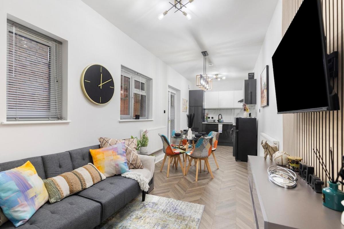 Modern 2 Bed In Bow With Garden Londres
