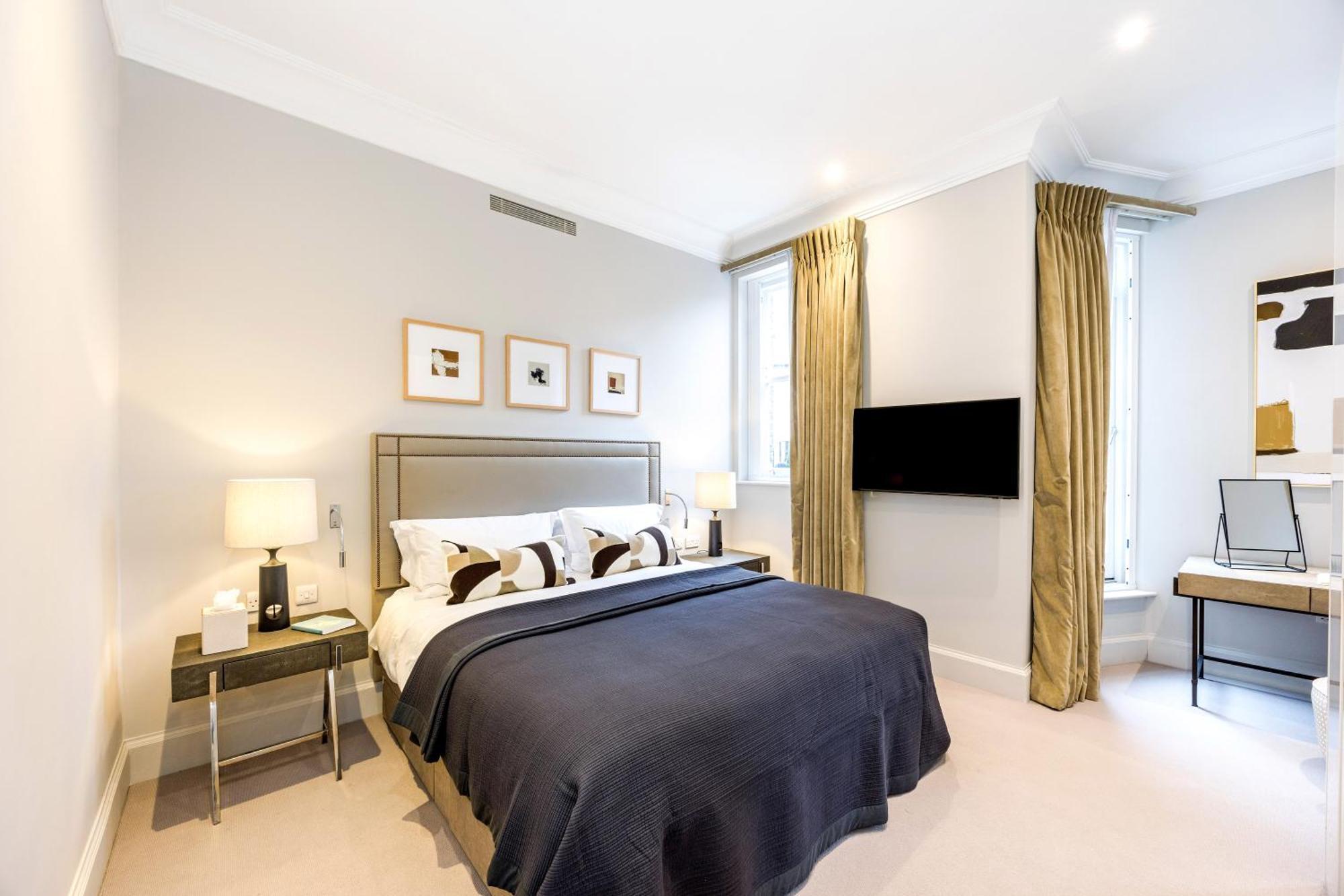Buckingham & Lloyds Knightsbridge Apartahotel