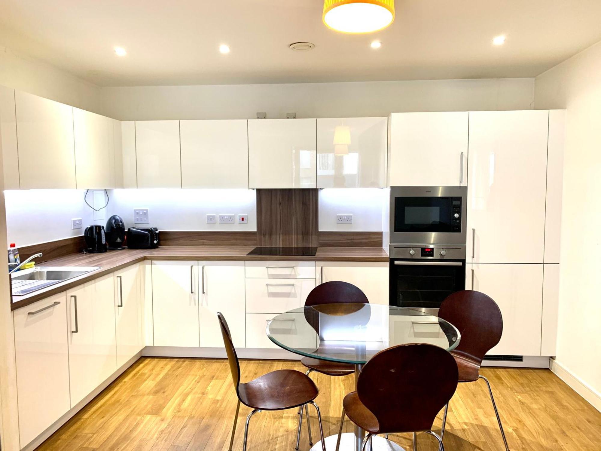 Dockland Excel 2 Bedroom Apartment *