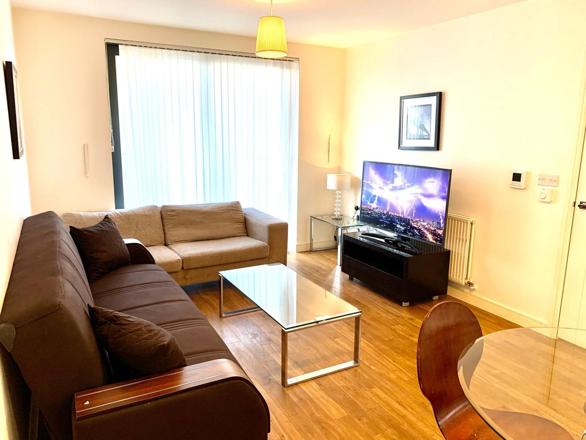 Dockland Excel 2 Bedroom Apartment London
