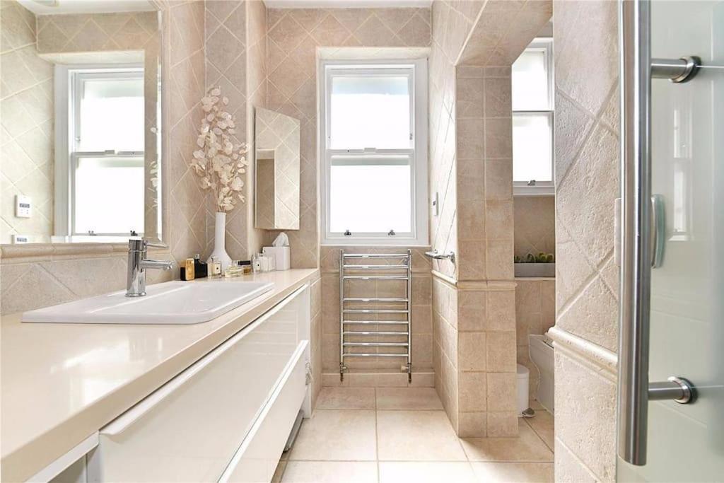 Stunning 4 Bed Flat Near Notting Hill And Hyde Park