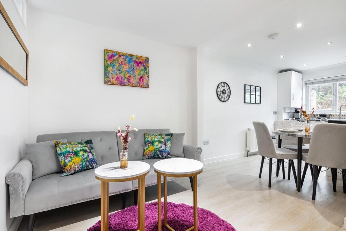 Appartement Modern Two Bed With Free Gated Parking Space Londres