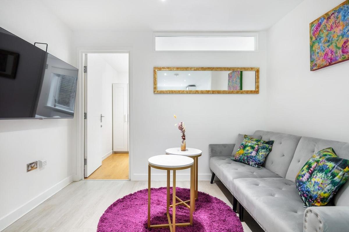 Modern Two Bed With Free Gated Parking Space Appartement