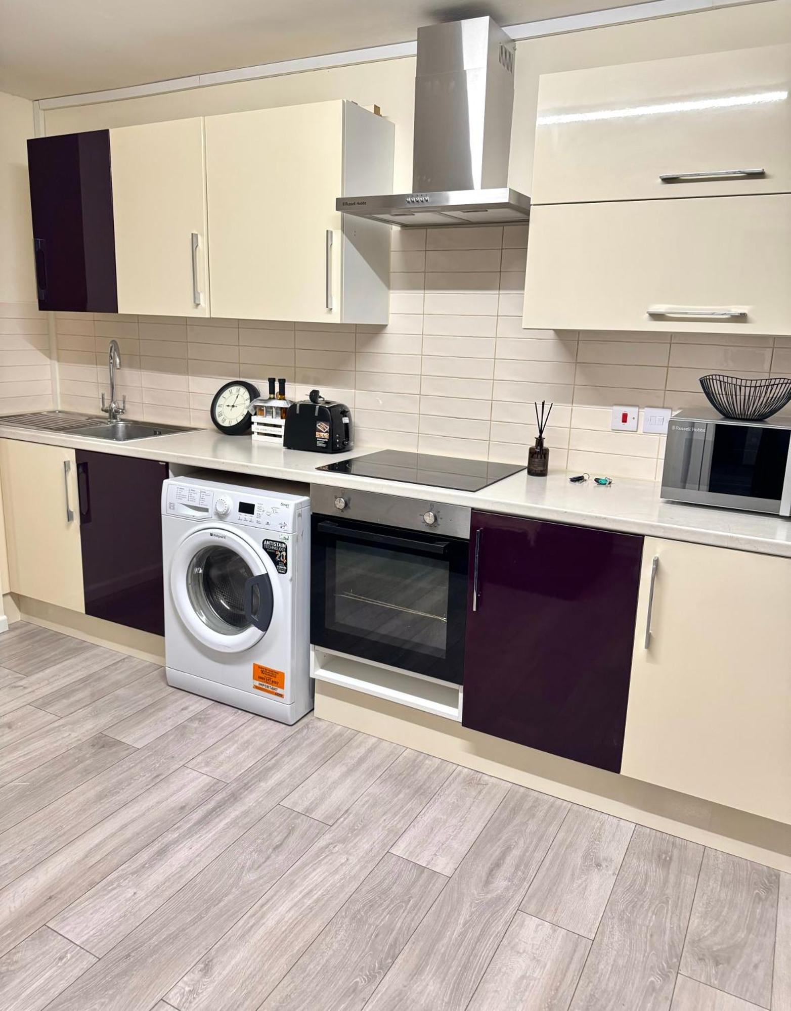 Spacious 5 Bedroom 3 Mins Walk From Mile End Londres