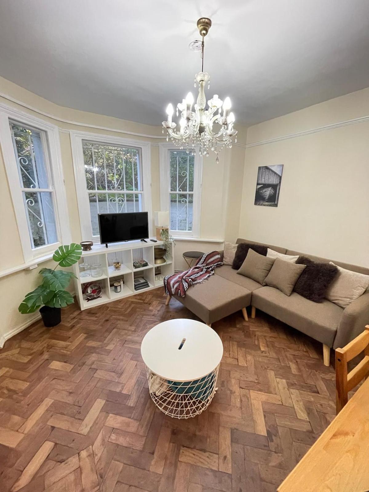 Cozy 1 Bed Flat In Apartamento