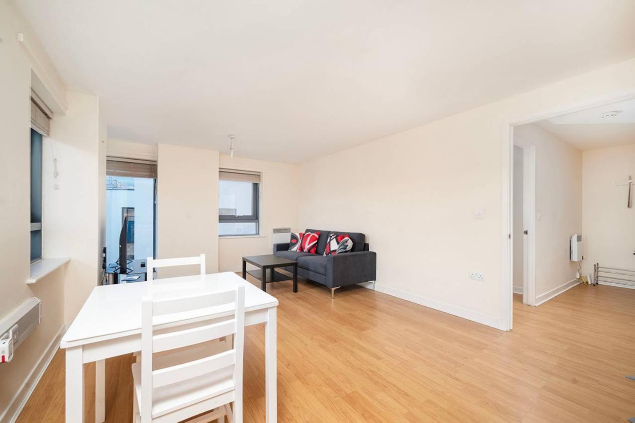 Charming Flat Close To Stadium Apartamento Londres