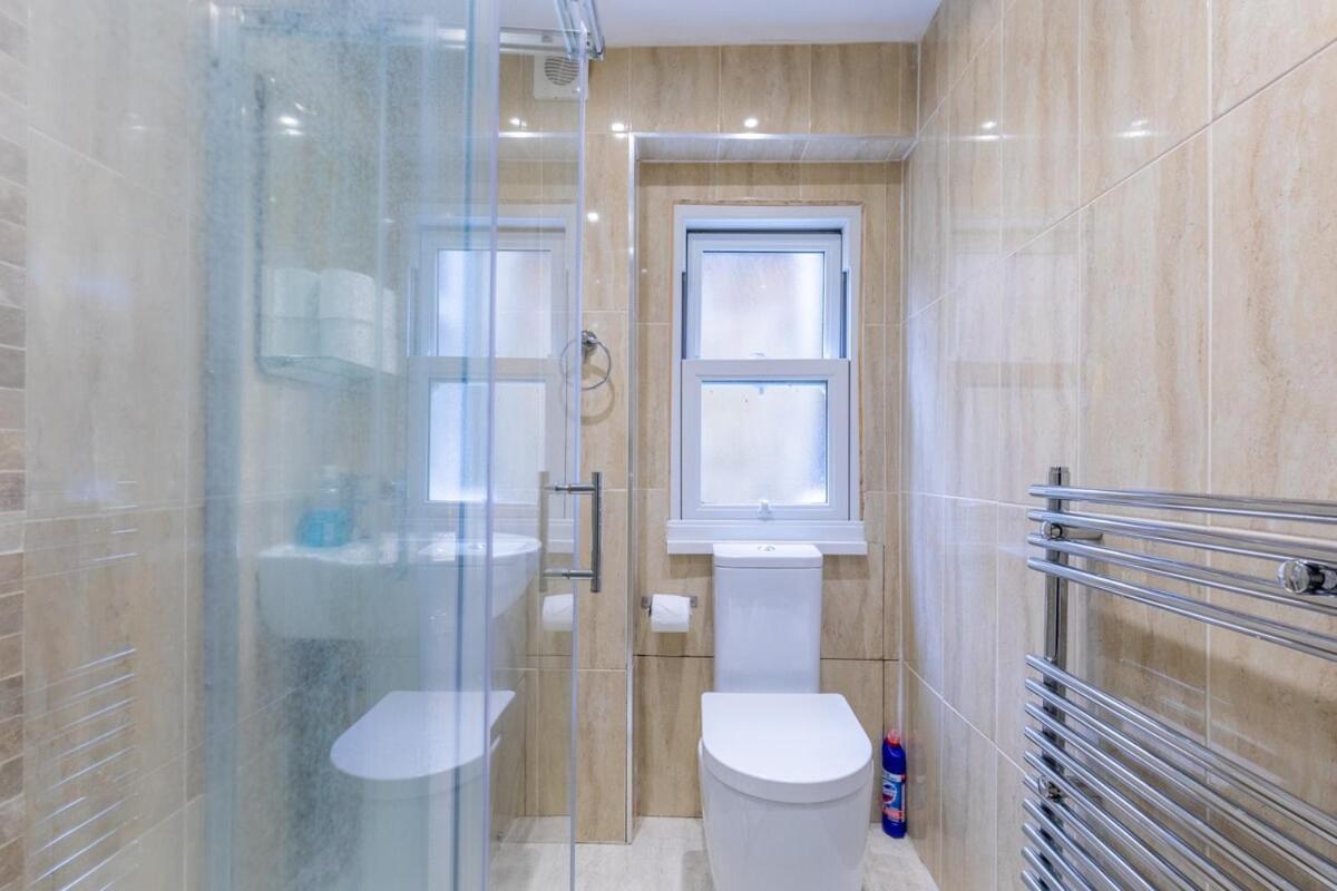 Spacious 1bd Flat 10 Mins From Battersea Park! Apartamento