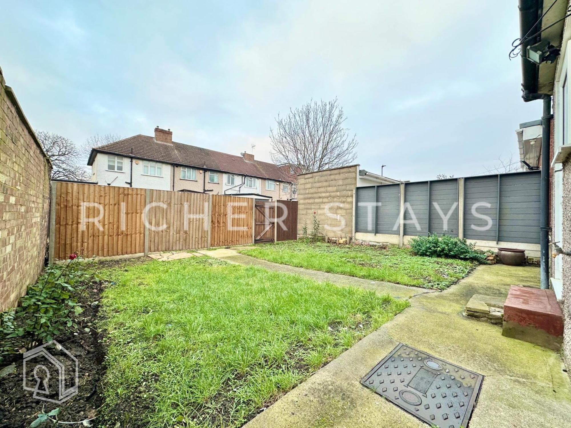 Wembley Large 4-bedroom House, Driveway And Garden Hébergement de vacances