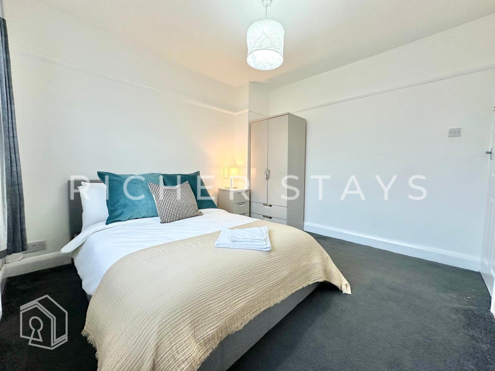 Hébergement de vacances Wembley Large 4-bedroom House, Driveway And Garden Londres
