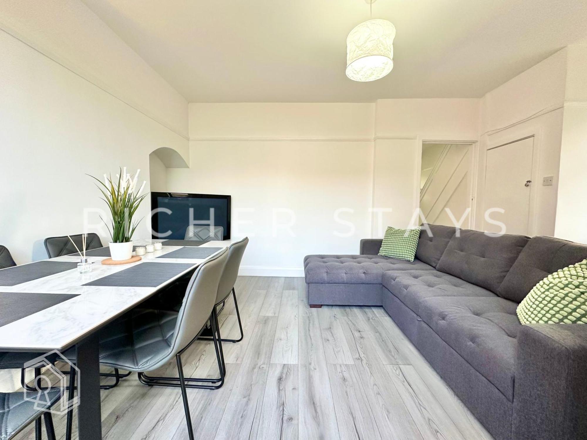 Wembley Large 4-bedroom House, Driveway And Garden * Londres