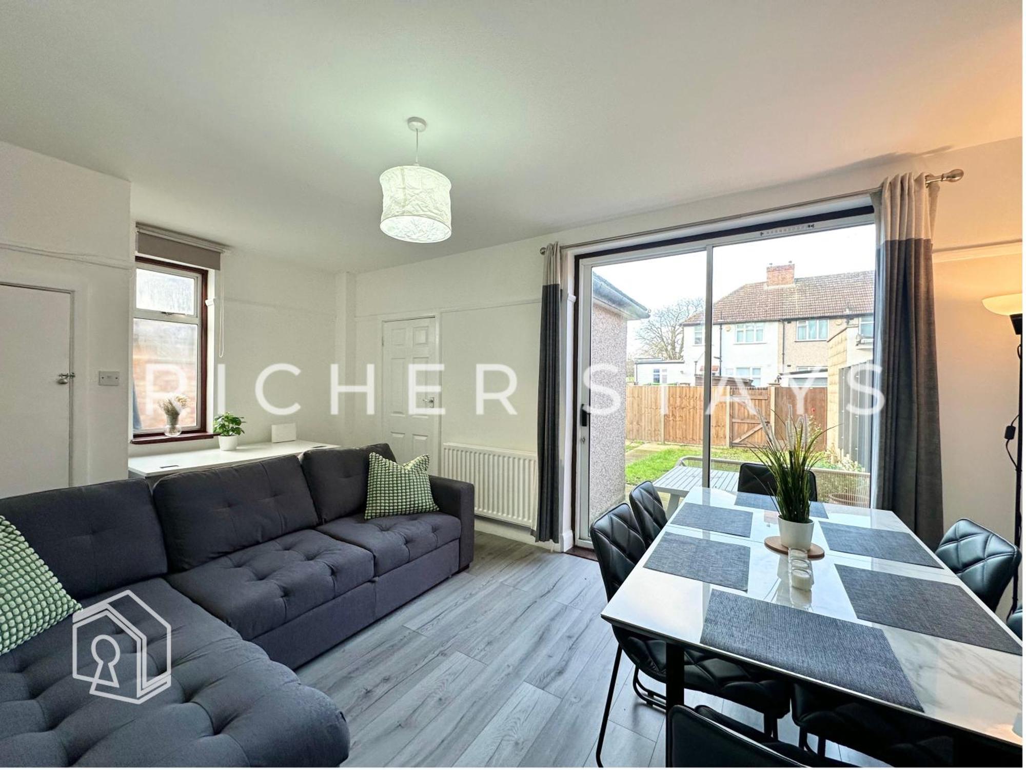 Wembley Large 4-bedroom House, Driveway And Garden Hébergement de vacances