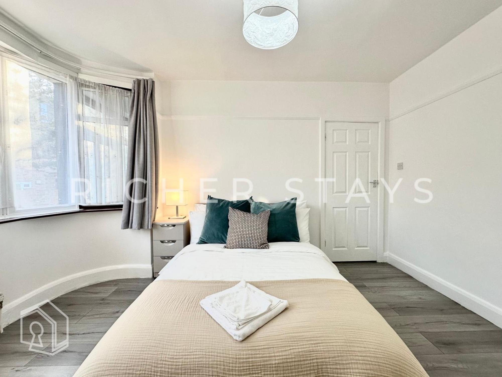 Wembley Large 4-bedroom House, Driveway And Garden Hébergement de vacances