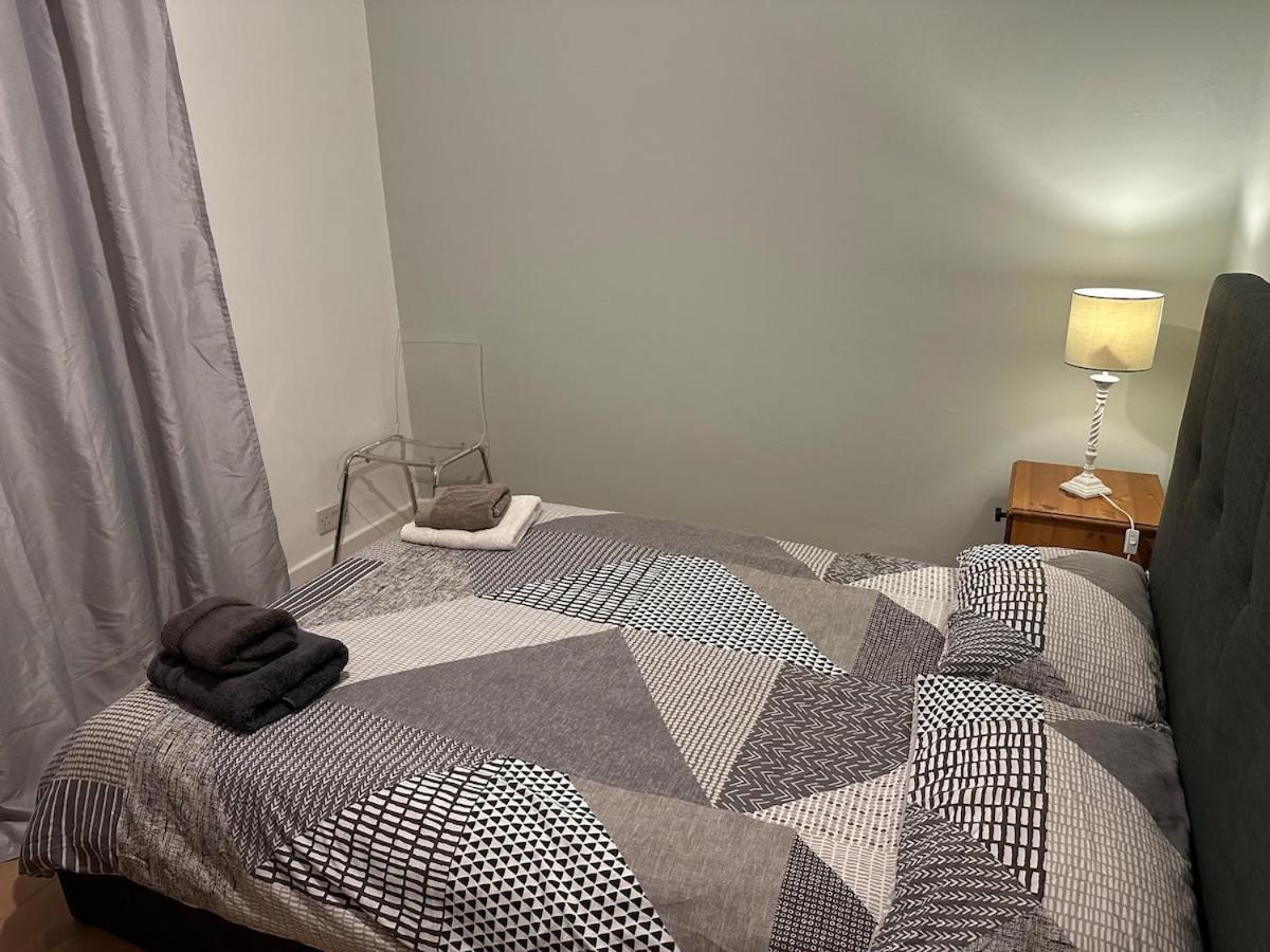 Newly Refurbished Two Bedrooms Flat * Londres