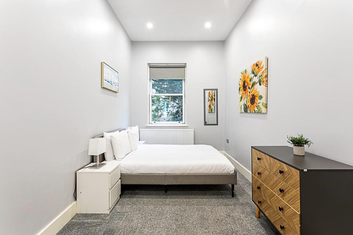 Refurbished Stjohns Hill Appartement Londres