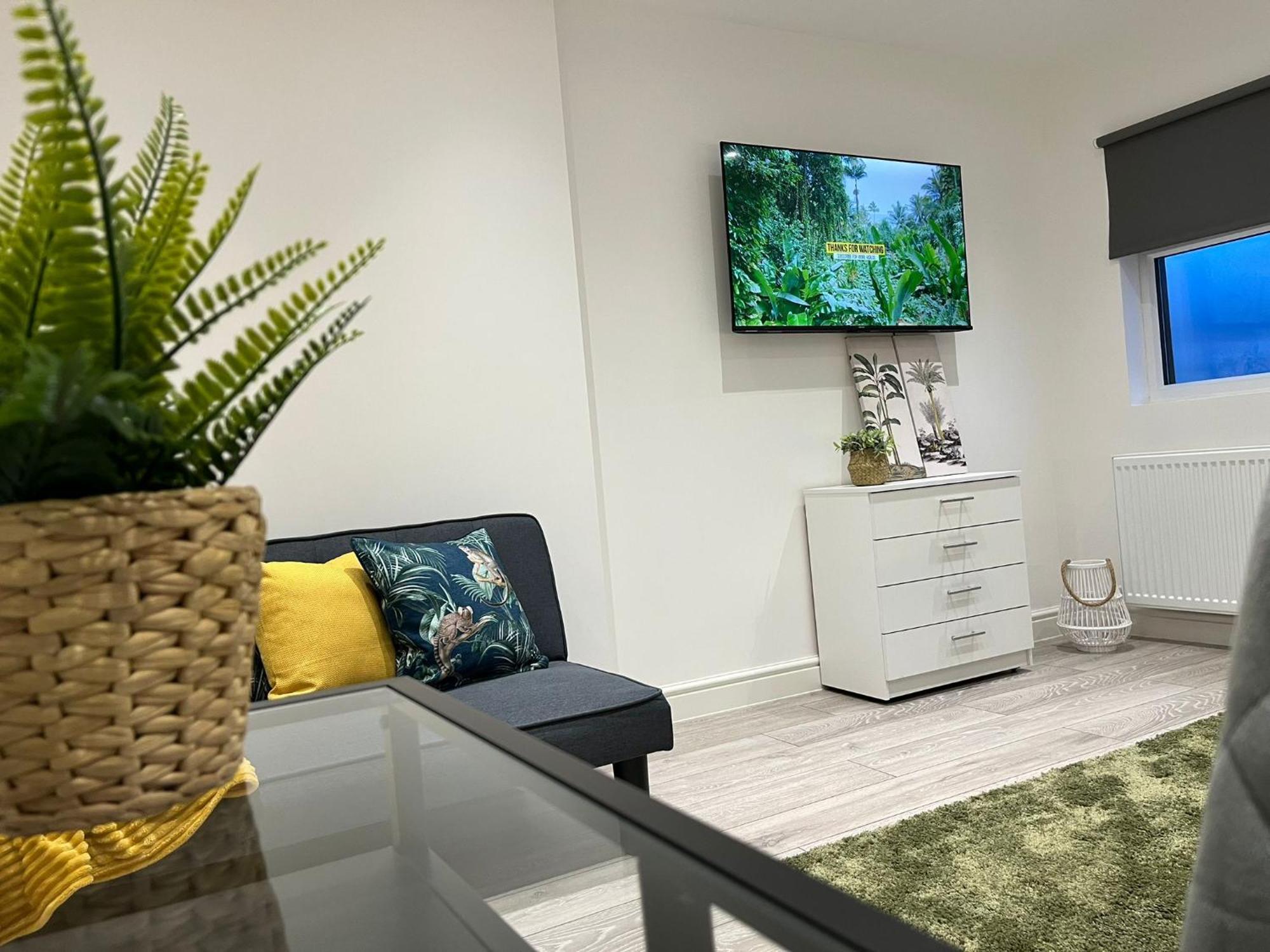 Stylish Ealing -near Tube - Ideal For Family&group * London