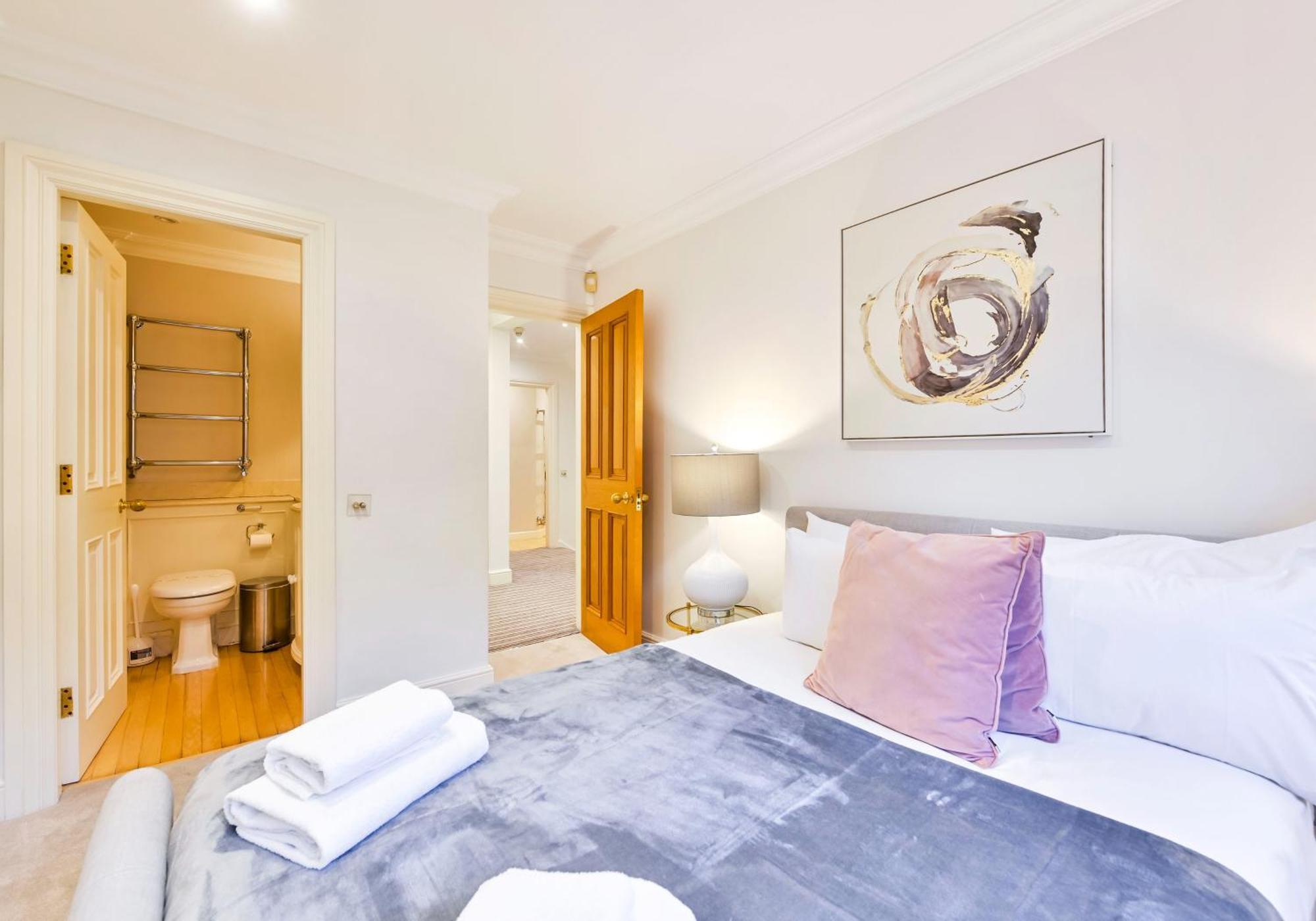 Exclusive Knightsbridge Townhouse With Parking * Londres