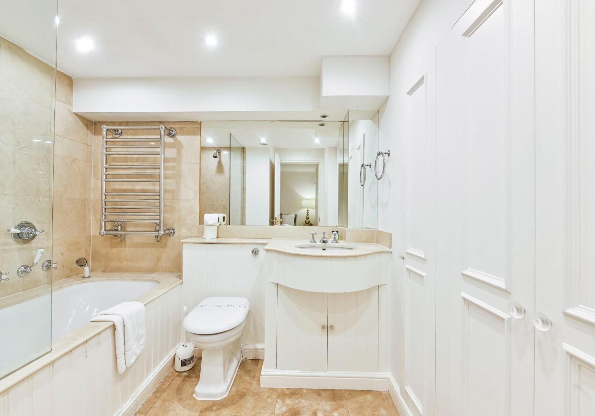 Hébergement de vacances Exclusive Knightsbridge Townhouse With Parking Londres